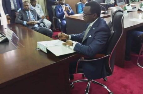 RDC-KONGO CENTRAL : REMISE ET REPRISE ENTRE LE GOUVERNEUR ENTRANT GUY BANDU ET LE SORTANT JUSTIN LUEMBA AU GOUVERNORAT DE PROVINCE