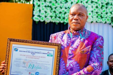 RDC-KASANGULU : HONORABLE PAPY MAMBO PRIMÉ PAR OMEC