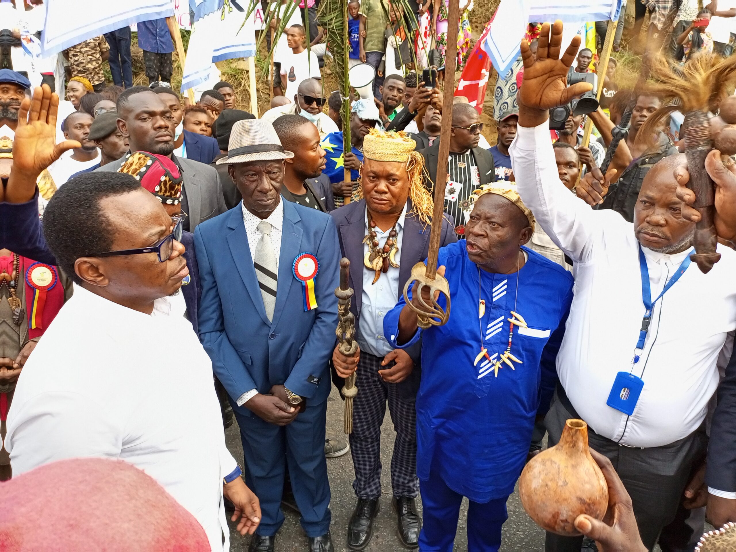 RDC : KONGO CENTRAL : DÉBUTÉE À KASANGULU LE GOUVERNEUR DE PROVINCE GUY BANDU ET LE VICE GOUVERNEUR GRÂCE BILOLO ONT CLÔTURÉ LEUR TOURNÉE DE LA COHÉSION PROVINCIALE À MOANDA