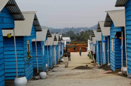 RDC-NORD KIVU : MADAME FIFI MASUKA GOUVERNEURE DU LUALABA OFFRE DES MAISONS PRÉ FABRIQUÉES AUX SINISTRÉS DE L&rsquo;ÉRUPTION VOLCANIQUE DE 2021