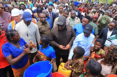 RDC – KASAÏ ORIENTAL : LE PRÉSIDENT FELIX TSHISEKEDI A INAUGURÉ LE CENTRE COMMUNAUTAIRE DE KABEYA KAMWANGA