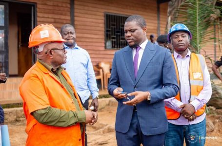 Kongo Central : Le Président Felix Tshisekedi offre une pelle excavatrire à la province