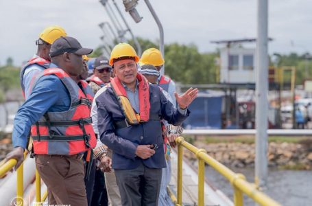 Moanda : Le VPM Economie Mukoko Samba en visite d&rsquo;inspection à la SOCIR et au Port en Eau Profonde de Banana en construction